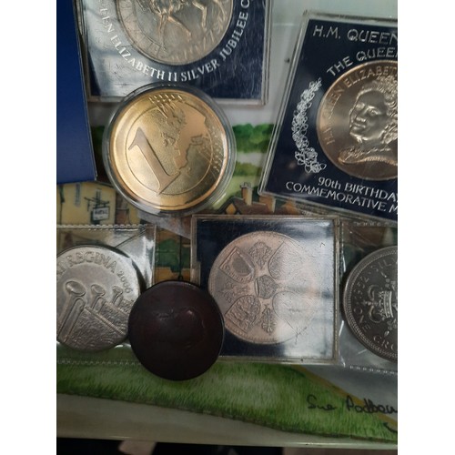 255 - 9 various coins inc the Queen mother 90th birthday medal , Queen Elizabeth II silver jubilee crown e... 