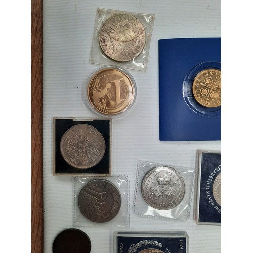 255 - 9 various coins inc the Queen mother 90th birthday medal , Queen Elizabeth II silver jubilee crown e... 