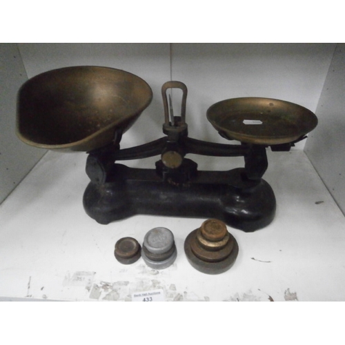 433 - Vintage kitchen scales with weights