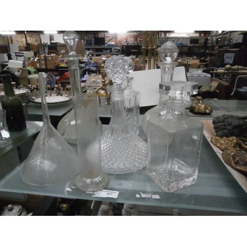 477 - Collection of glass items