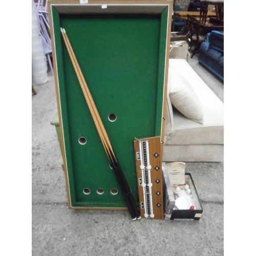 531 - Billiards table game and accessories