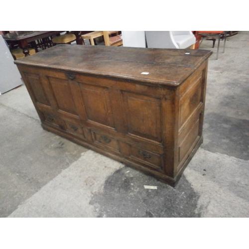 601 - Large antique oak storage box with 2 x lower drawers