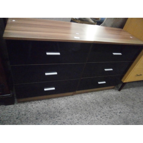 618 - Pair of small 3 drawer chests