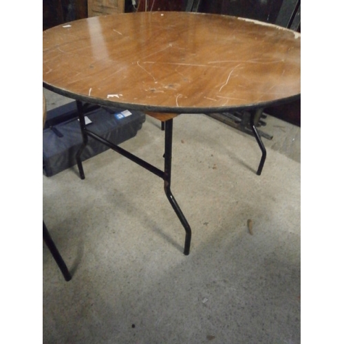 670 - 4ft diameter function table on folding metal frame