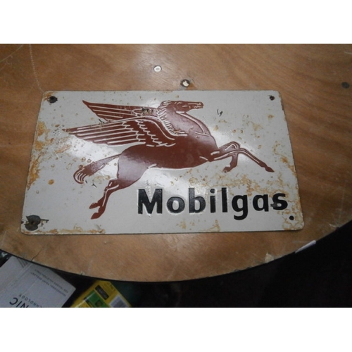 561 - Enamel Mobilgas sign 18 x 10.5 inch