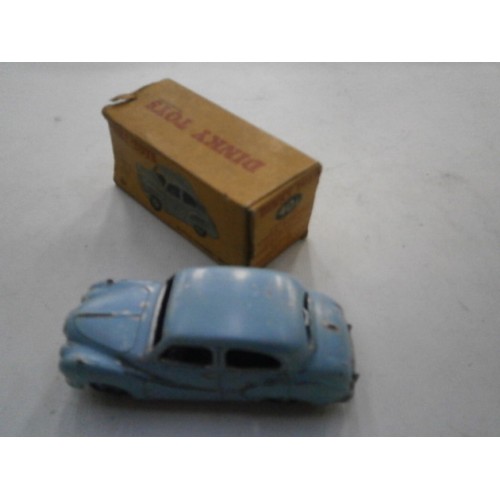 401 - Collection of vintage Dinky cars with boxes