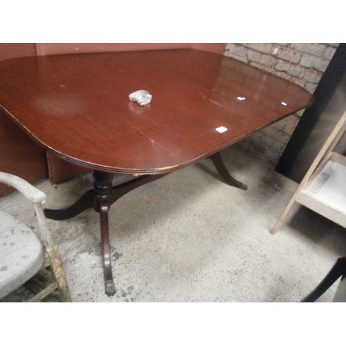 610 - Vintage extending twin pedestal dining table