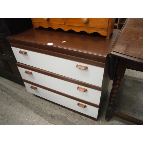 653 - A 3 drawer bedroom chest