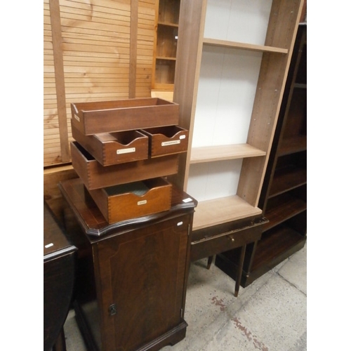 672 - 4 x items including an open shelf stand and a vintage mahogany cabinet