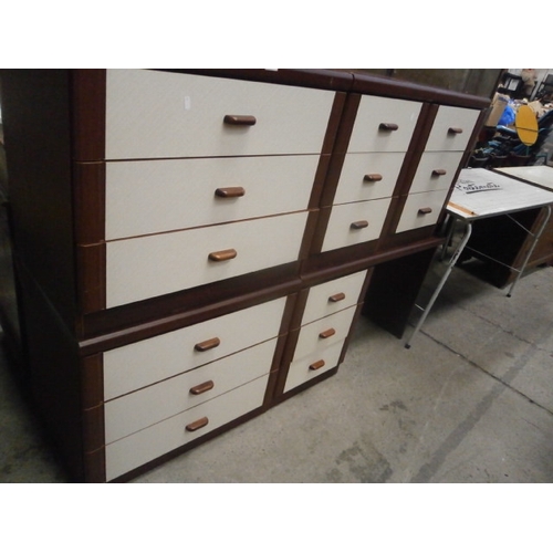 679 - A 3 drawer dressing table with 4 x matching 3 drawer bedroom chests