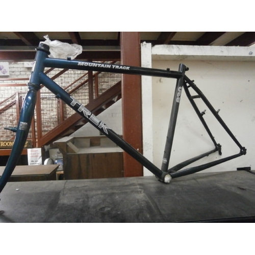 30 - Trek Mountain Track bike frame