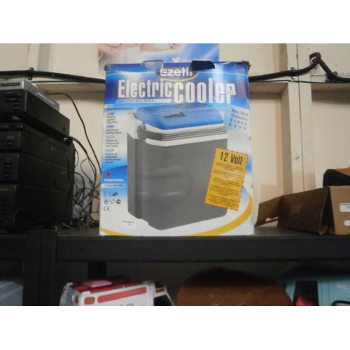 71 - Boxed electric cooler