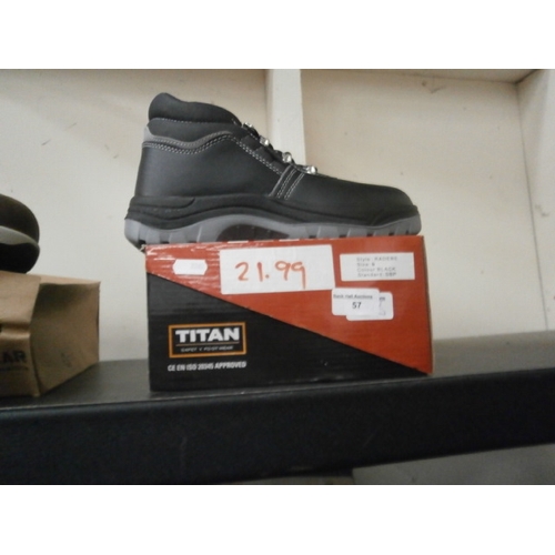 57 - Pair of new Titan size 6 work boots