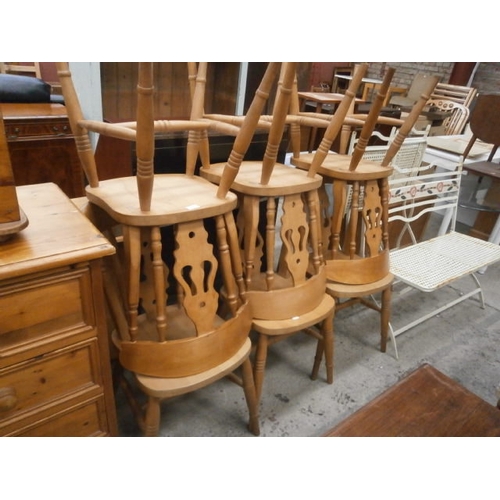 645 - A set of 6 x spindle back kitchen chairs