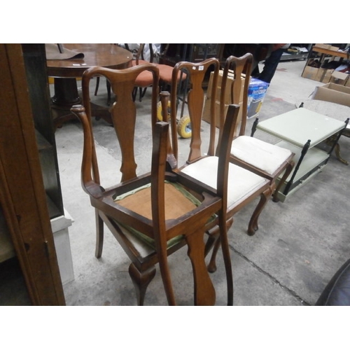 702 - A set of 4 x vintage Queen Anne style dining chairs