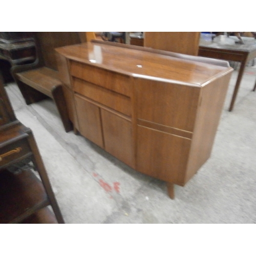 653 - Retro sideboard