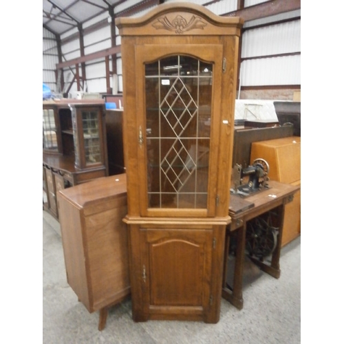 654 - Corner cabinet