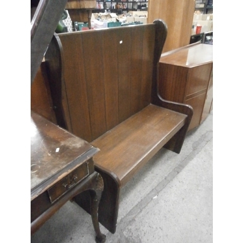 652 - 3 ft Church bench/pew in good condition