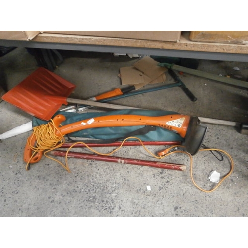 263 - Lot inc flymo trimmer, shovel, umbrella, etc