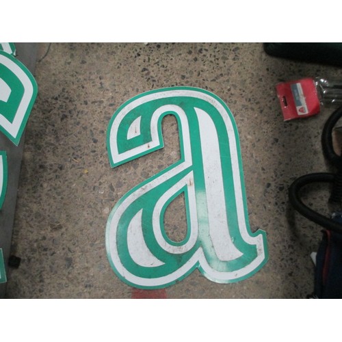 433 - Collection of large lettering