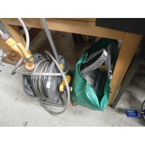 124 - Lot inc hosepipe and reel set with wallpaper steamer