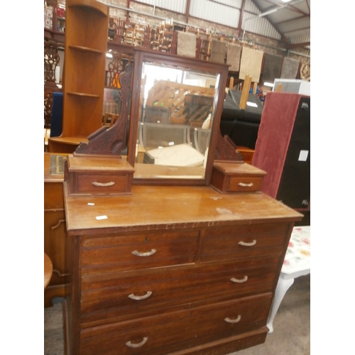 647 - A large vintage 2 over 2 drawer dressing chest