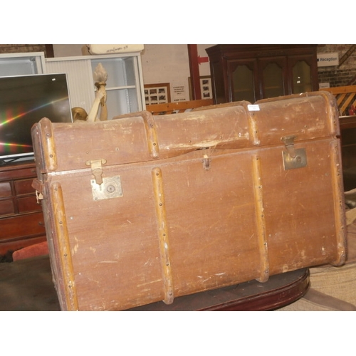 721 - A large vintage banded travel trunk