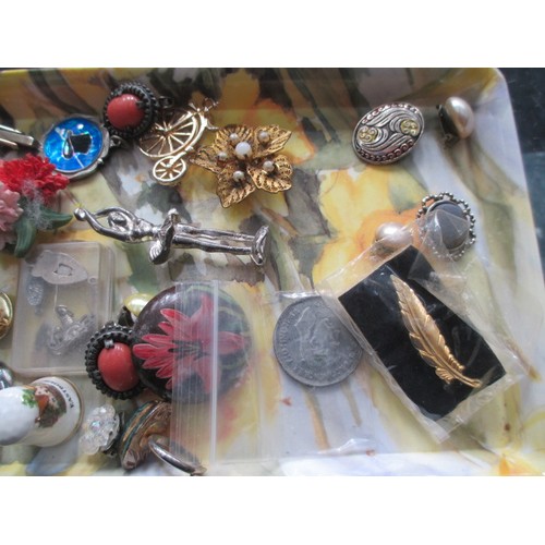 224 - Collection of assorted jewellery pieces