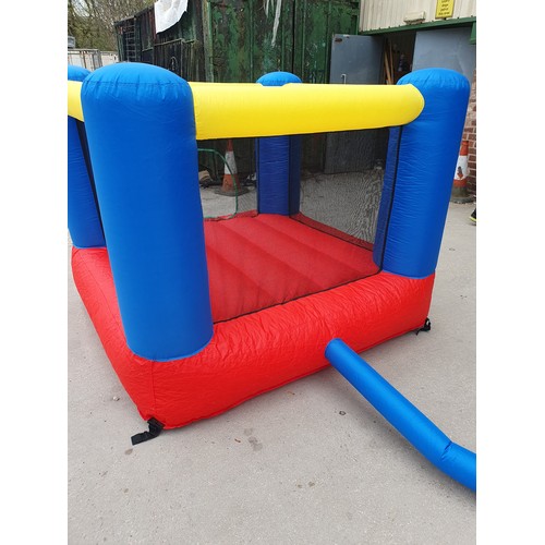 36 - Kids bouncy castle