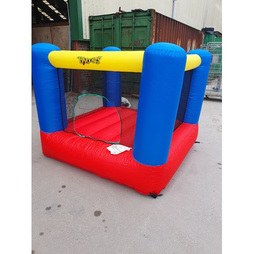 36 - Kids bouncy castle