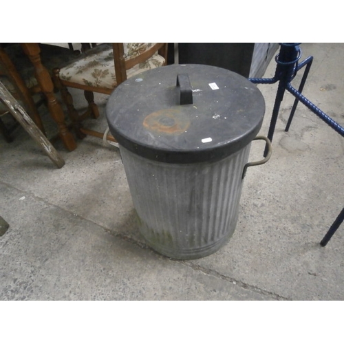 671 - A galvanised dustbin