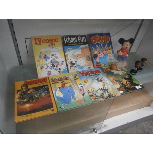 348 - Lot inc old annuals and Guinness heads, etc