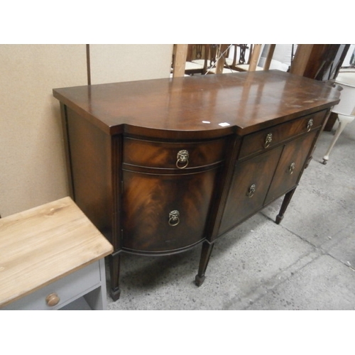 644 - A large vintage mahogany 3 drawer sideboard