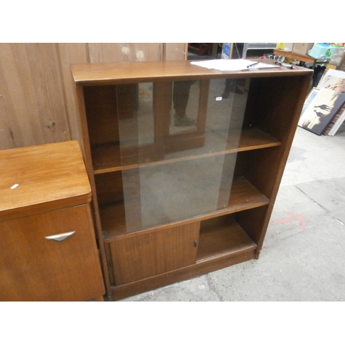 660 - Glazed bookshelf