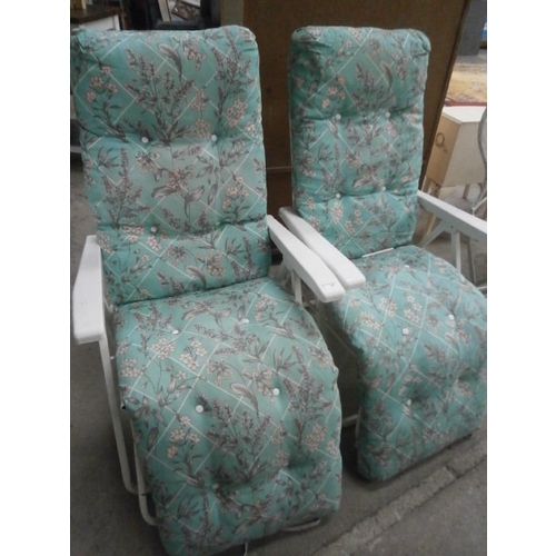 656 - A pair of folding garden chairs with cushions