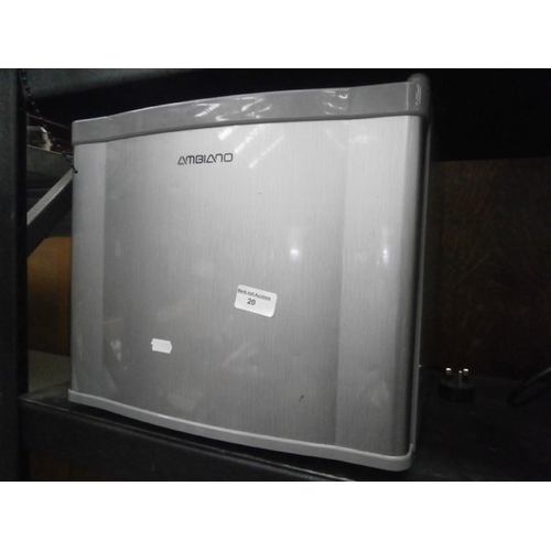 20 - Ambiano mini fridge powers up