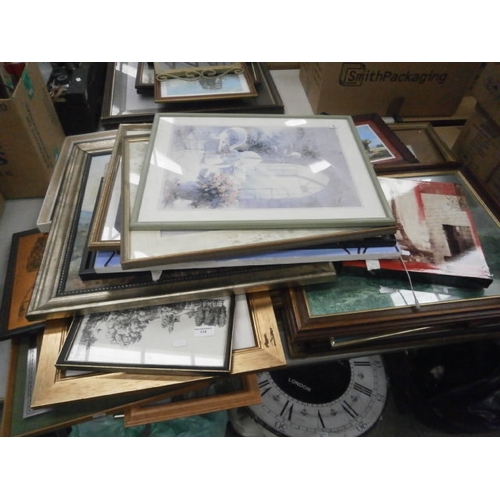 174 - Quantity of assorted artwork