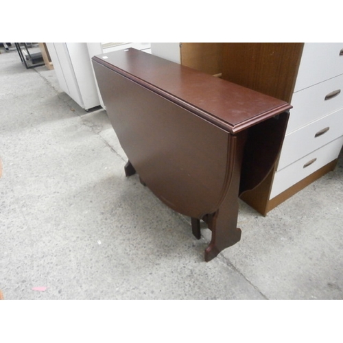 671 - Mahogany drop leaf table