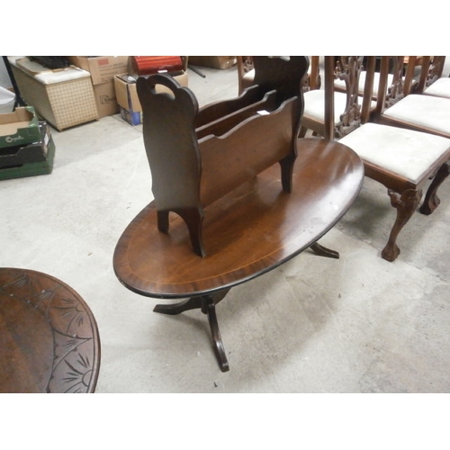 683 - A vintage oval coffee table and a magazine rack