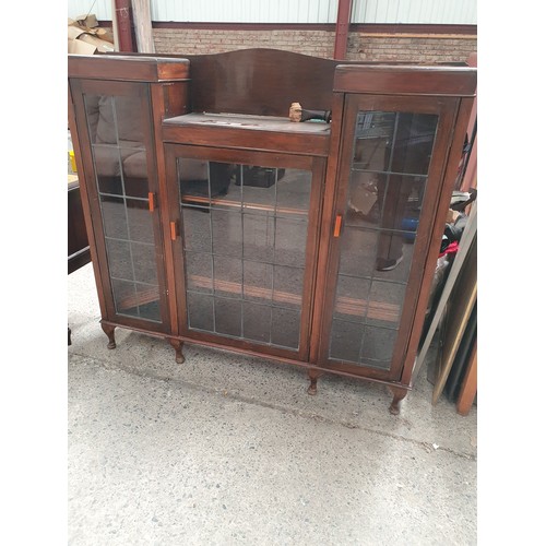 675 - A large vintage 3 door lead glazed bookcase - af glass