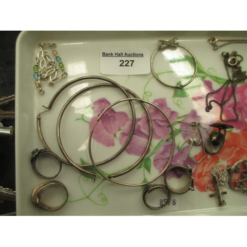 227 - Collection of mostly silver jewellery