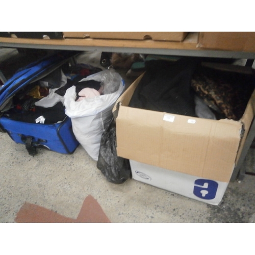 174 - Quantity of assorted clothing