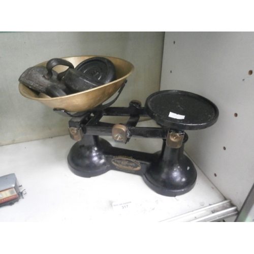 317 - Set of vintage kitchen scales with weights