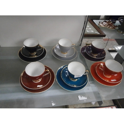 376 - 18 piece polish tea set