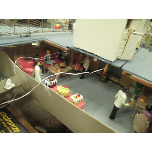 351 - Large MT Washington steam paddle boat model with inner workings, no controller, size 64