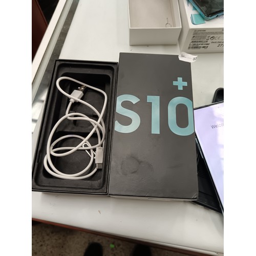 276 - Samsung galaxy S10+ in original box in fully working order needs usb plug