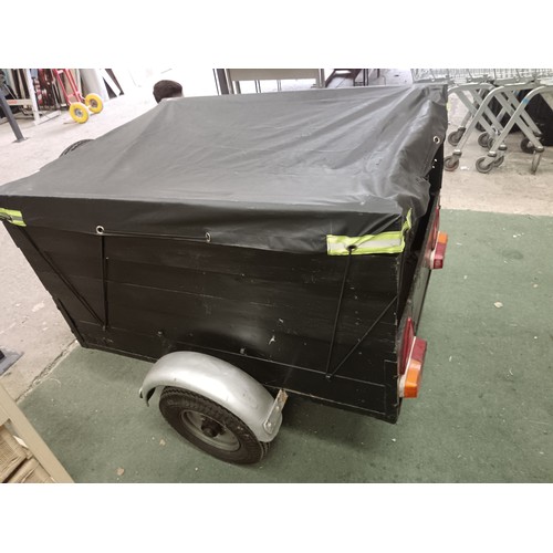 602 - 4ft x 3ft trailer with built in lights, cover, spare wheel and security lock with keys