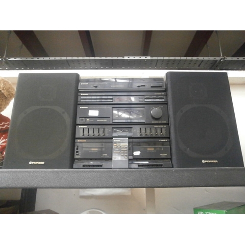 35 - Pioneer Hi-Fi system