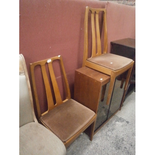 607 - A pair of retro dining chairs and a glazed cabinet