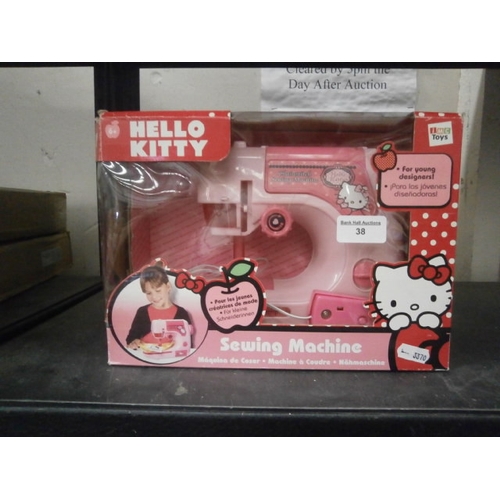 38 - Hello Kitty sewing machine